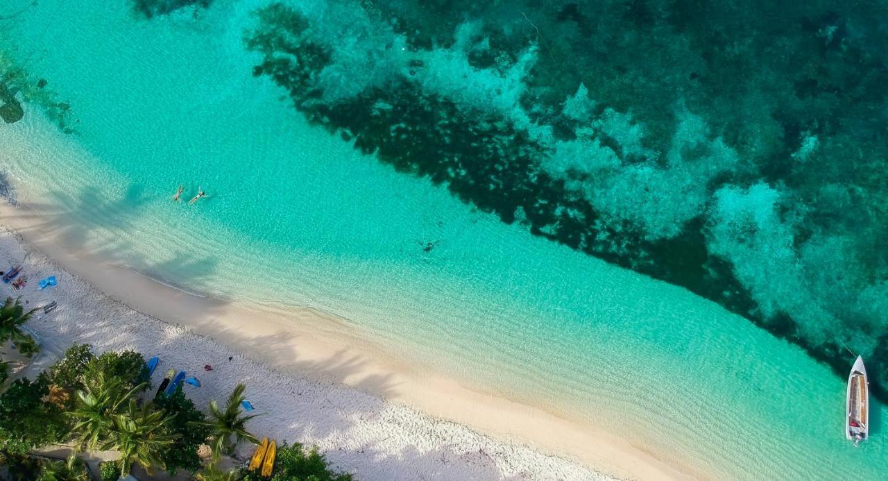 Barefoot Kuata Island Resort Экстерьер фото