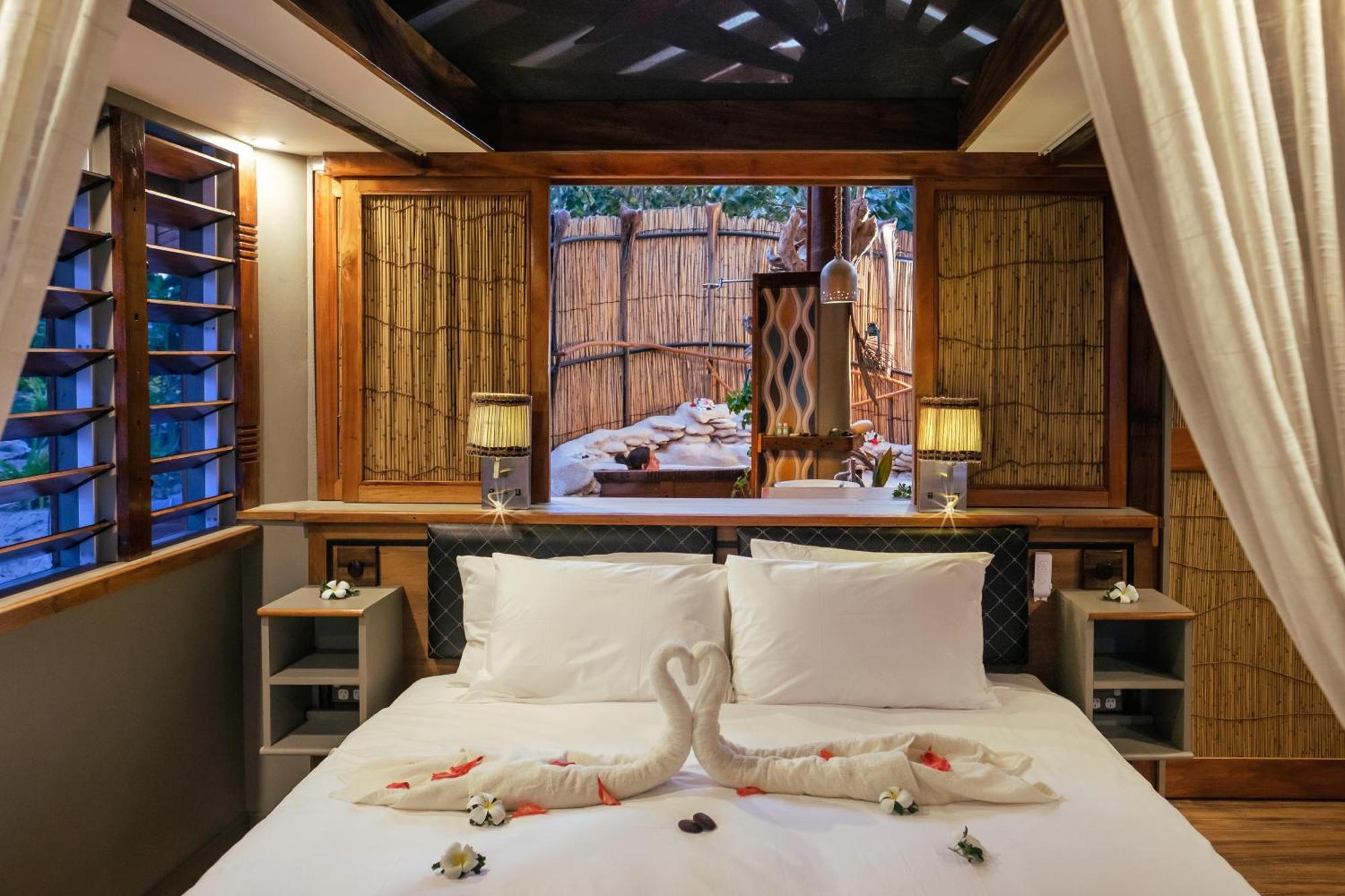 Barefoot Kuata Island Resort Экстерьер фото