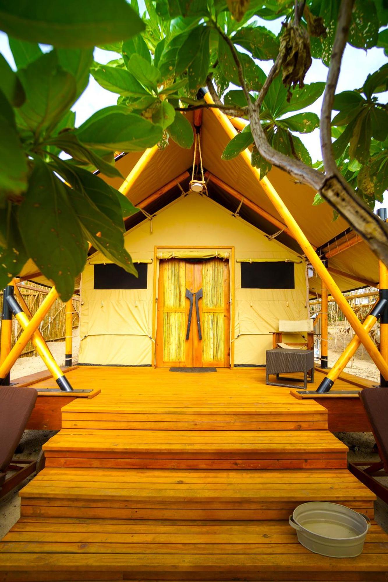 Barefoot Kuata Island Resort Экстерьер фото